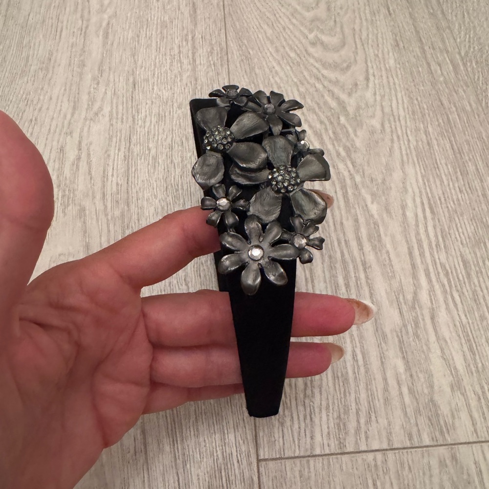 Floral Embellished Black Headband